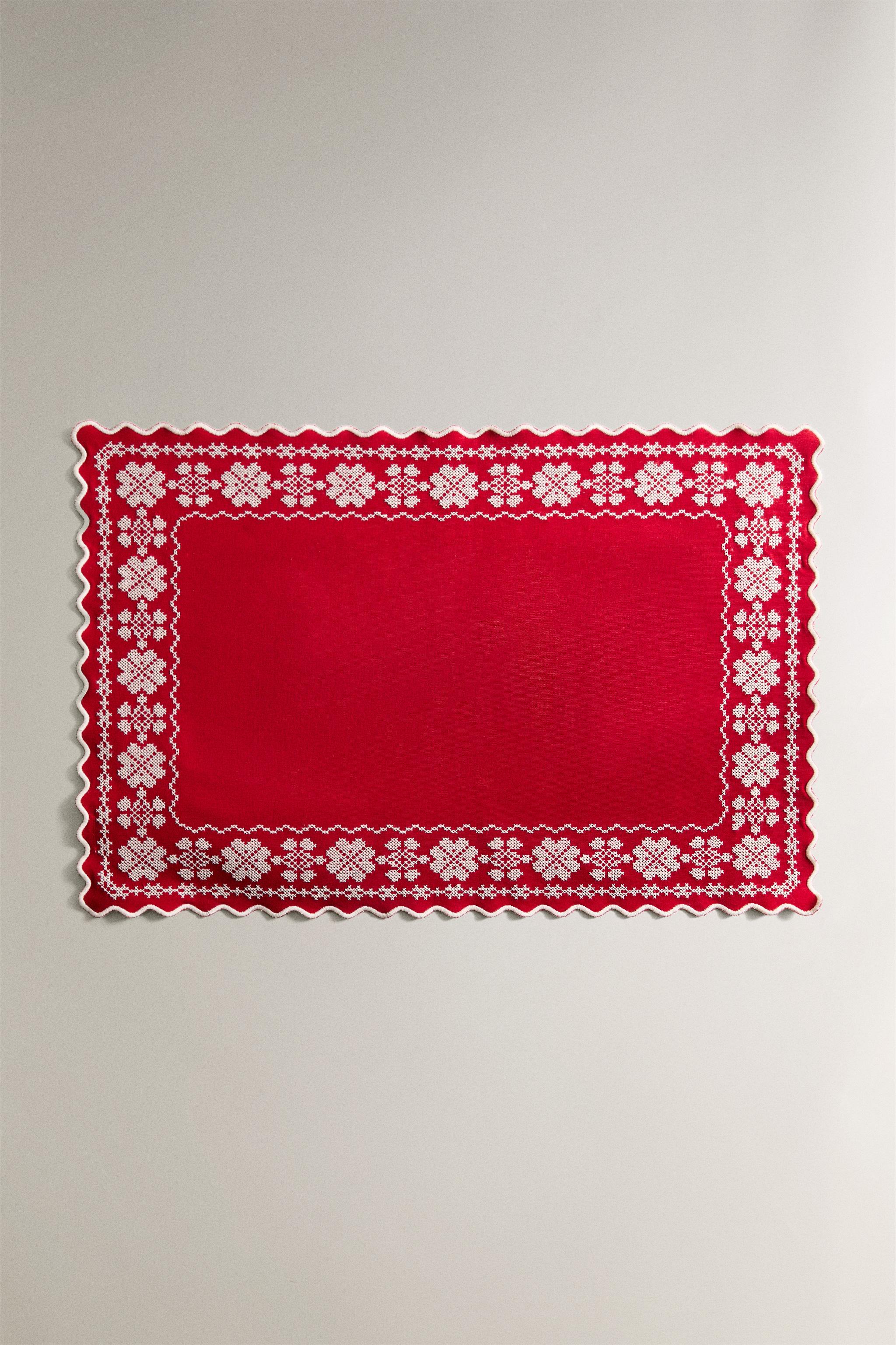 CHRISTMAS PLACEMAT WITH GEOMETRIC EMBROIDERY